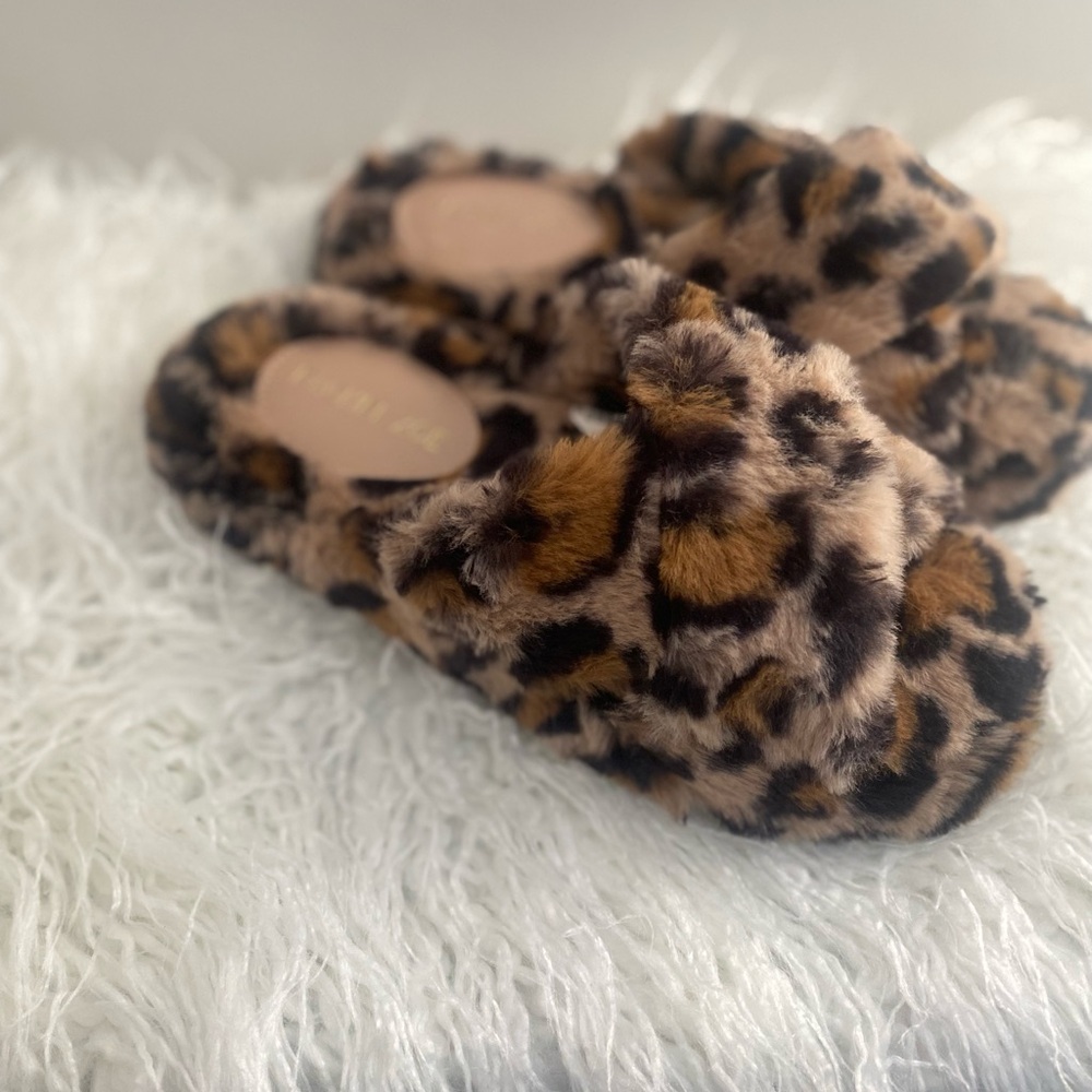 Leopard Print Fuzzy Slippers